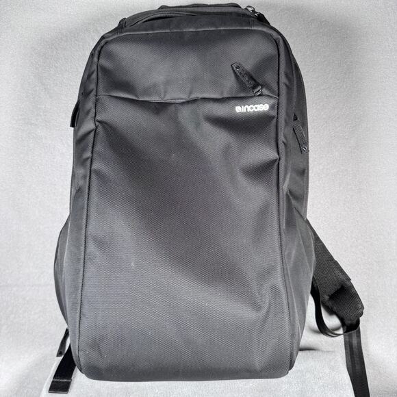 Incase Laptop Backpack Black Fleece-Lined Compartment Padded Straps MacBook - Picture 1 of 12